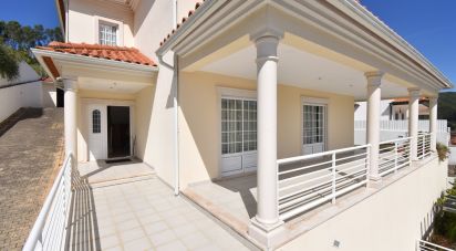 Maison T4 à Eiras E São Paulo De Frades de 360 m²