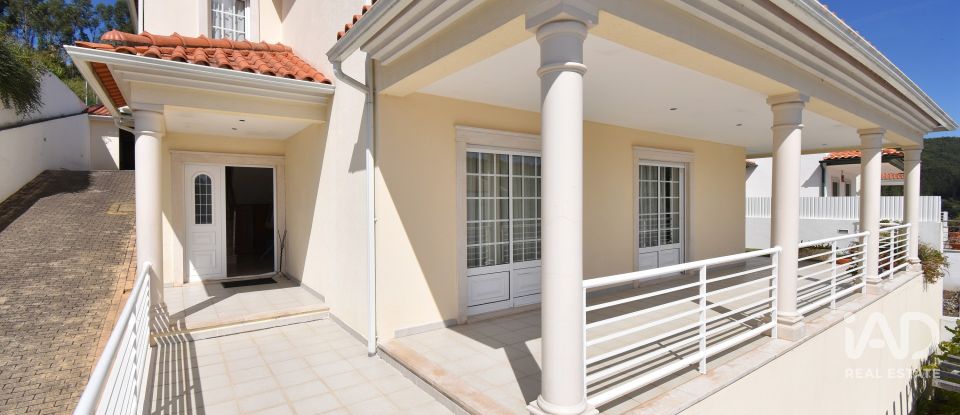 Maison T4 à Eiras E São Paulo De Frades de 360 m²