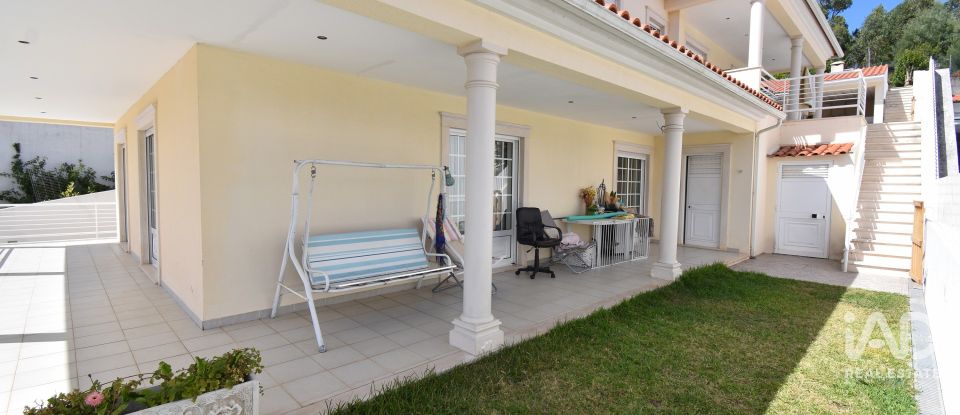 Maison T4 à Eiras E São Paulo De Frades de 360 m²