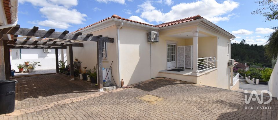 Maison T4 à Eiras E São Paulo De Frades de 360 m²