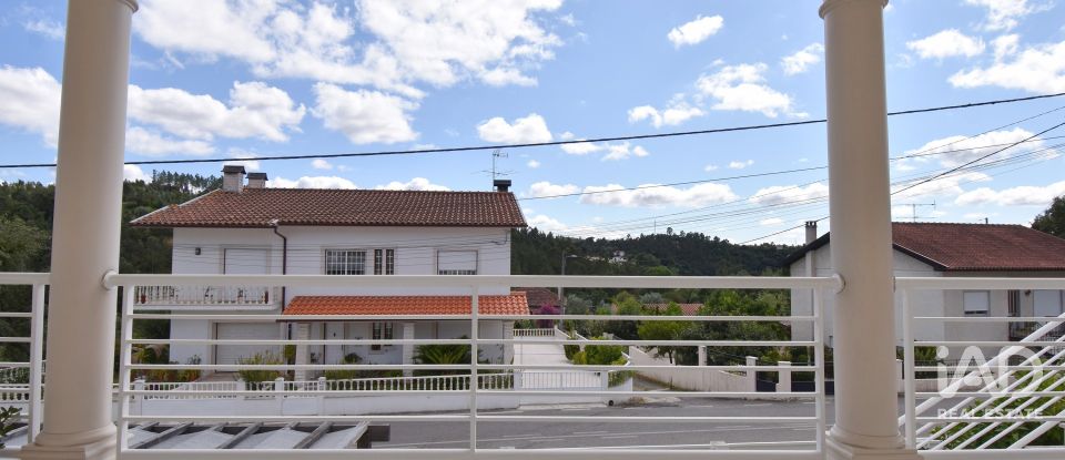Maison T4 à Eiras E São Paulo De Frades de 360 m²