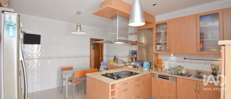 Maison T4 à Eiras E São Paulo De Frades de 360 m²