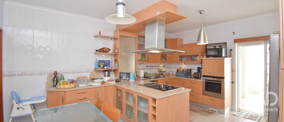 Maison T4 à Eiras E São Paulo De Frades de 360 m²