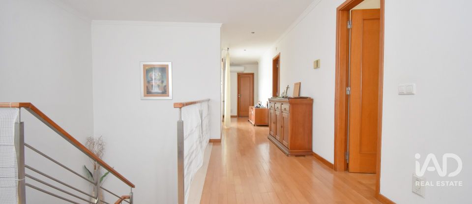 Maison T4 à Eiras E São Paulo De Frades de 360 m²