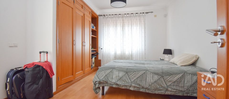 Maison T4 à Eiras E São Paulo De Frades de 360 m²