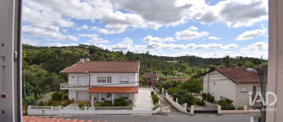 Maison T4 à Eiras E São Paulo De Frades de 360 m²