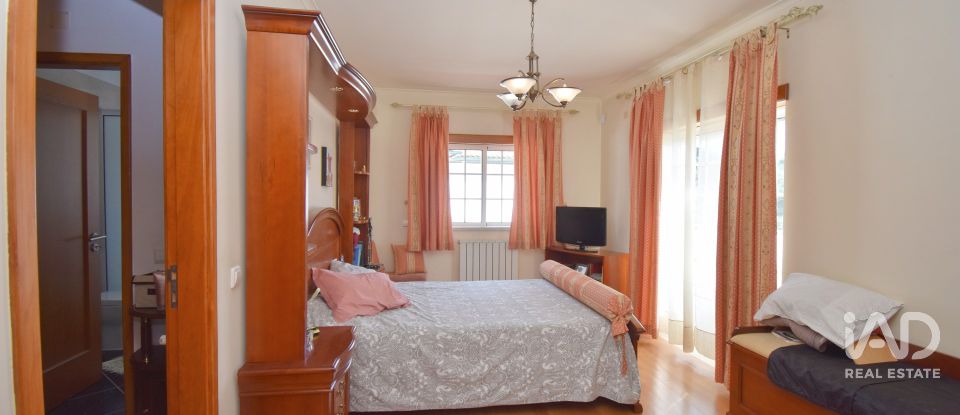 Maison T4 à Eiras E São Paulo De Frades de 360 m²