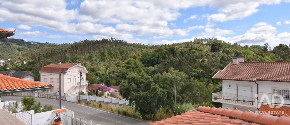 Maison T4 à Eiras E São Paulo De Frades de 360 m²