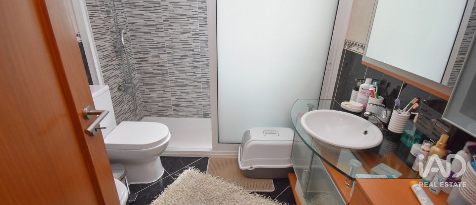 Maison T4 à Eiras E São Paulo De Frades de 360 m²