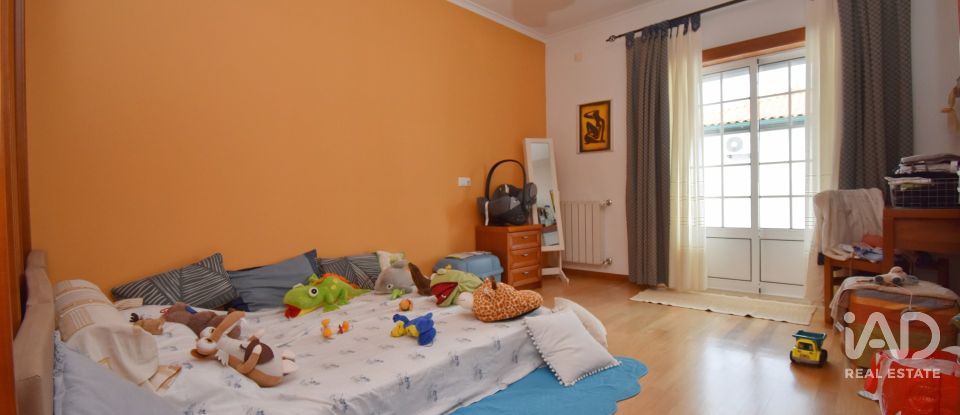 Maison T4 à Eiras E São Paulo De Frades de 360 m²