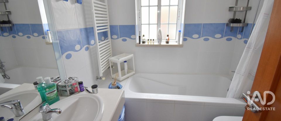 Maison T4 à Eiras E São Paulo De Frades de 360 m²