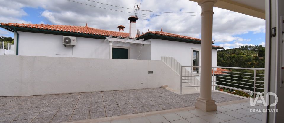 Maison T4 à Eiras E São Paulo De Frades de 360 m²