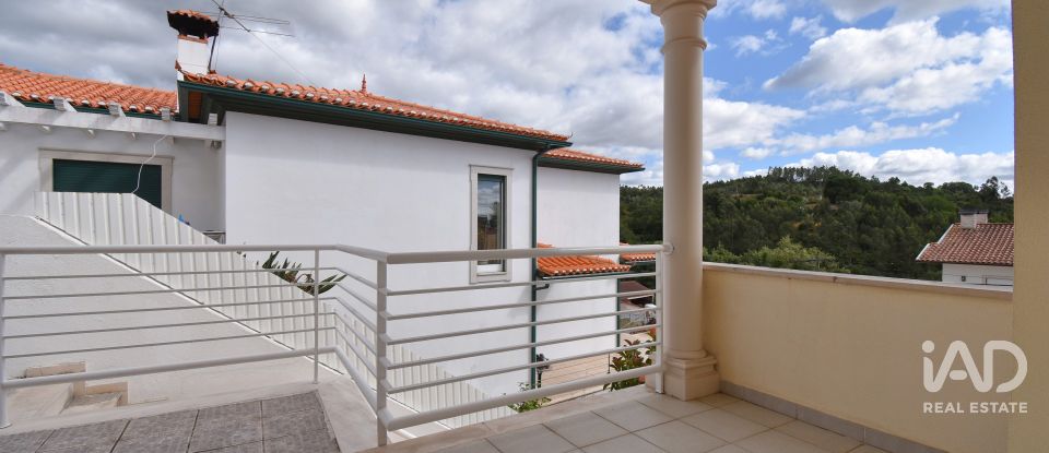 Maison T4 à Eiras E São Paulo De Frades de 360 m²