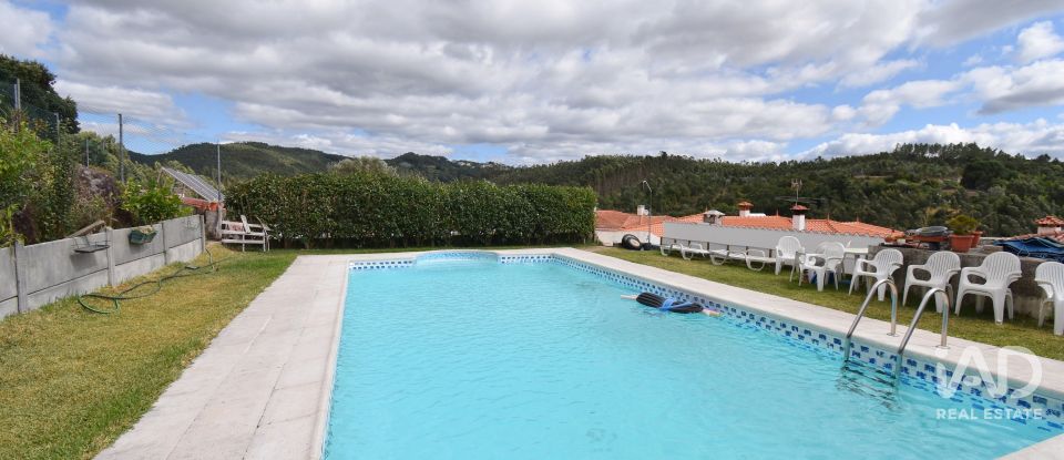 Maison T4 à Eiras E São Paulo De Frades de 360 m²