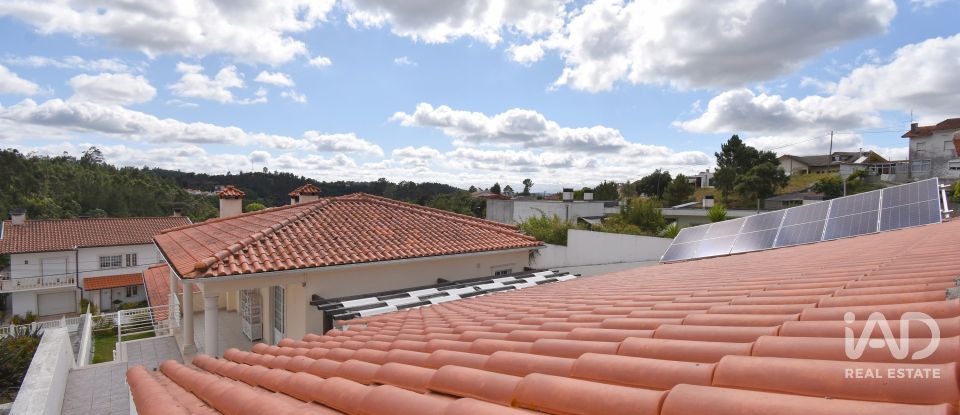 Maison T4 à Eiras E São Paulo De Frades de 360 m²