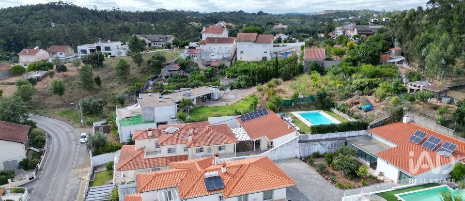 Maison T4 à Eiras E São Paulo De Frades de 360 m²