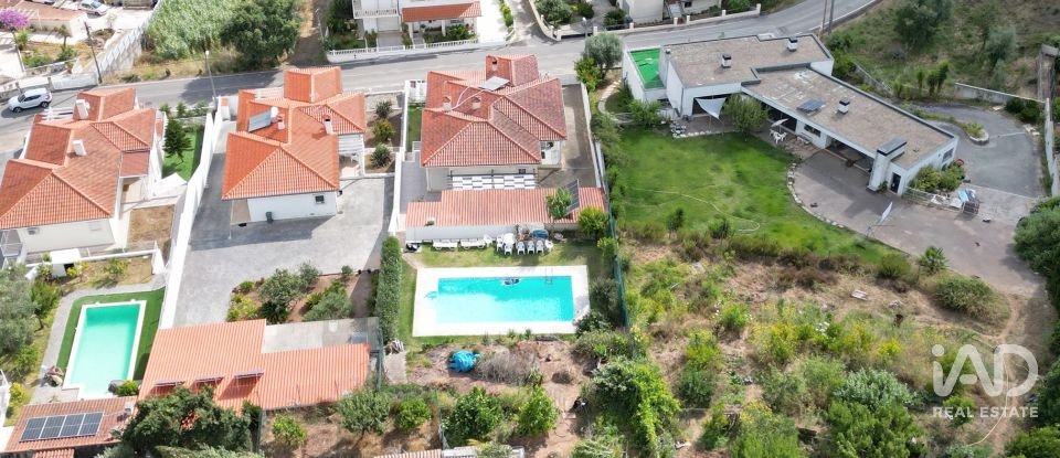 Maison T4 à Eiras E São Paulo De Frades de 360 m²