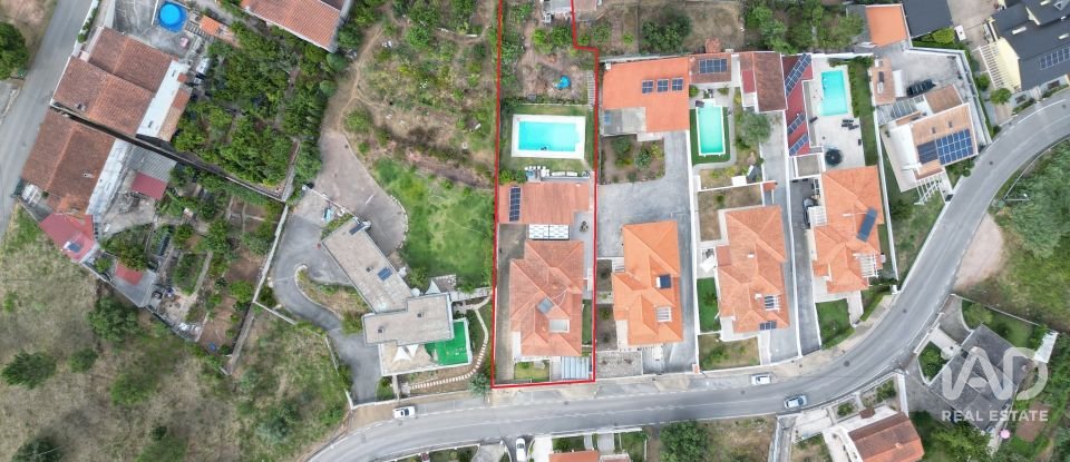 Maison T4 à Eiras E São Paulo De Frades de 360 m²