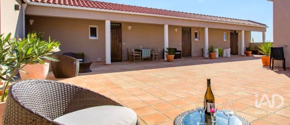 Moradia T5 em Bensafrim e Barão de São João de 412 m²