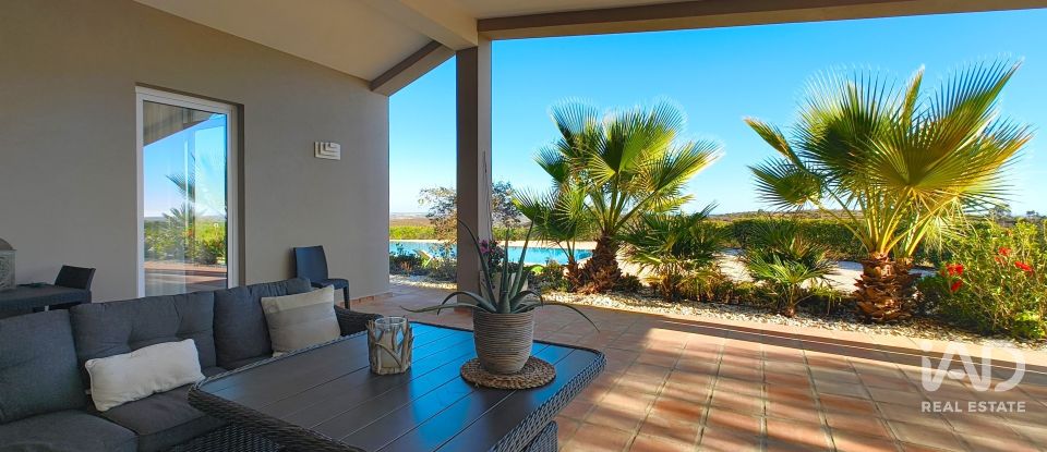 Moradia T5 em Bensafrim e Barão de São João de 412 m²