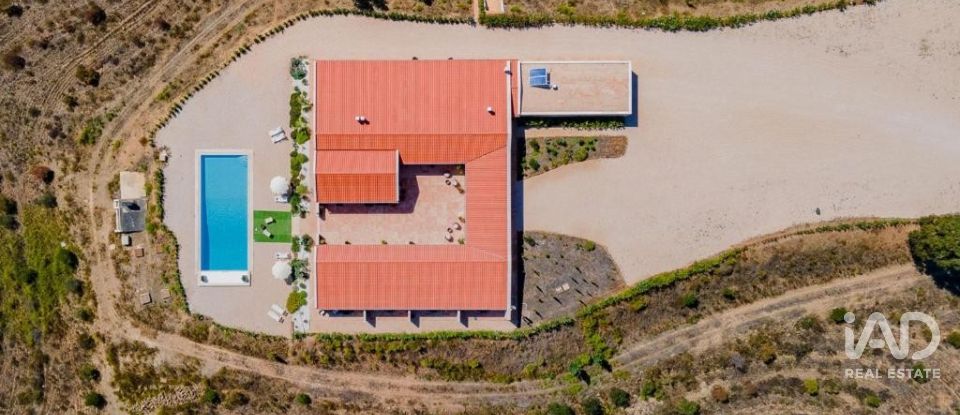 Moradia T5 em Bensafrim e Barão de São João de 412 m²