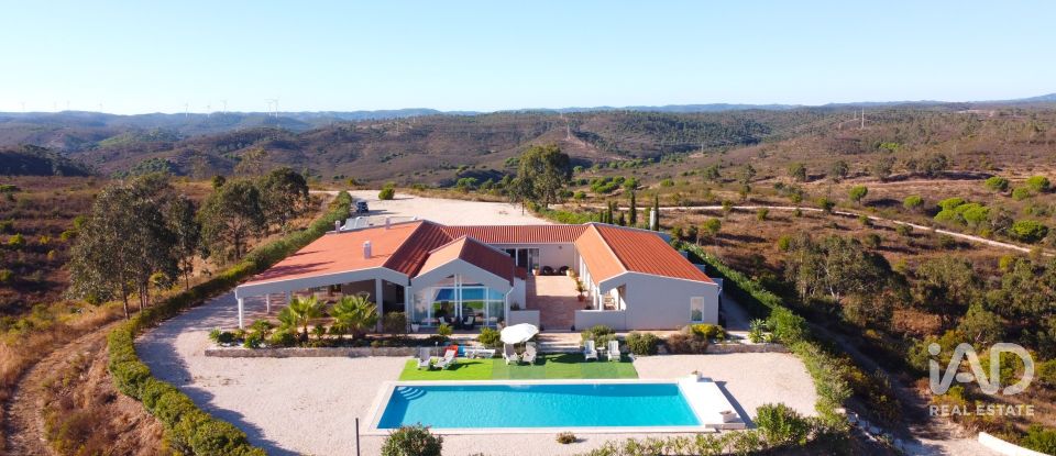 Moradia T5 em Bensafrim e Barão de São João de 412 m²