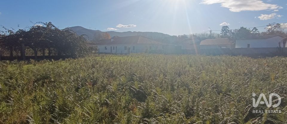 Terreno urbano em Campos e Vila Meã de 878 m²