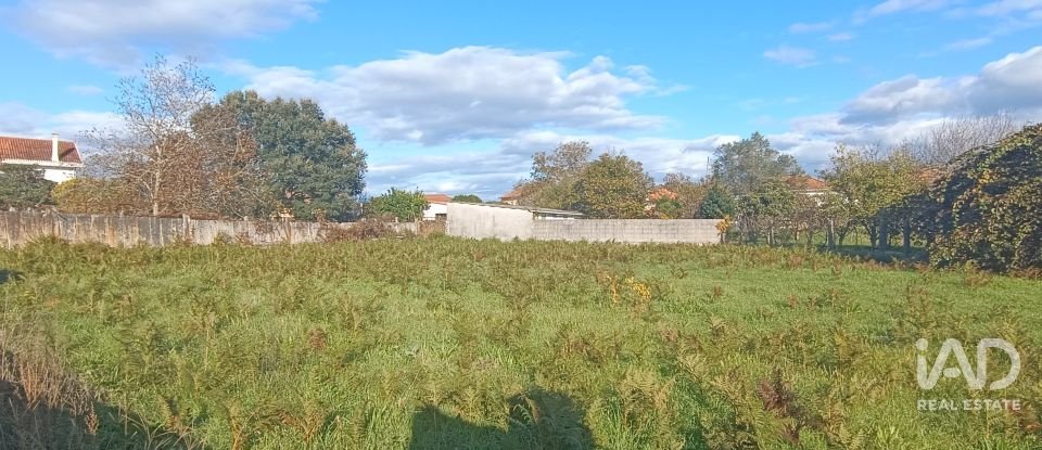 Terreno urbano em Campos e Vila Meã de 878 m²