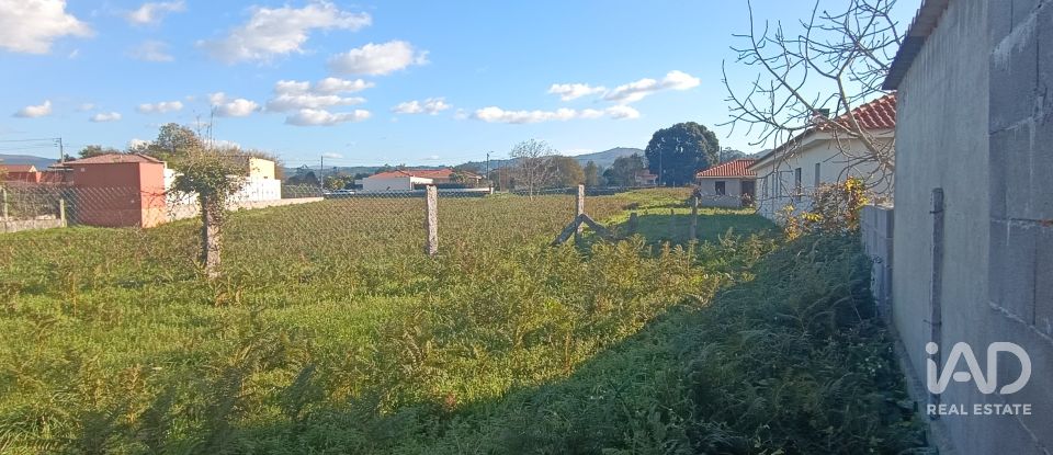 Terreno urbano em Campos e Vila Meã de 878 m²