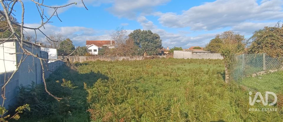 Terreno urbano em Campos e Vila Meã de 878 m²