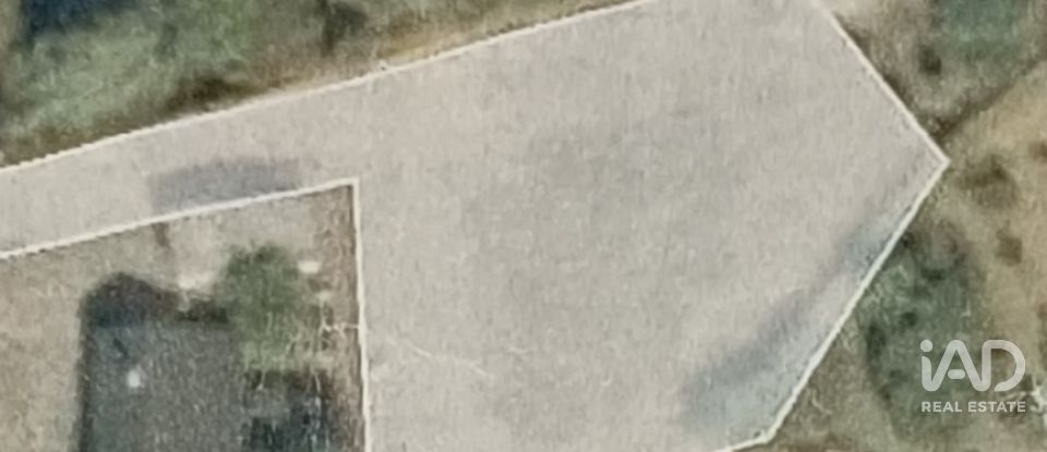 Terreno urbano em Campos e Vila Meã de 878 m²