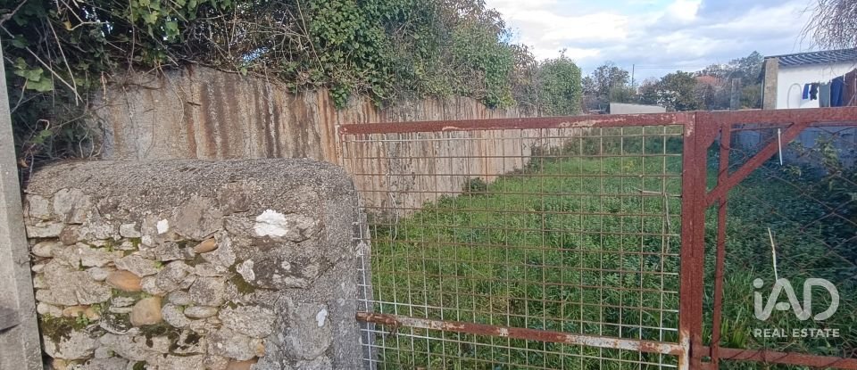 Terreno urbano em Campos e Vila Meã de 878 m²