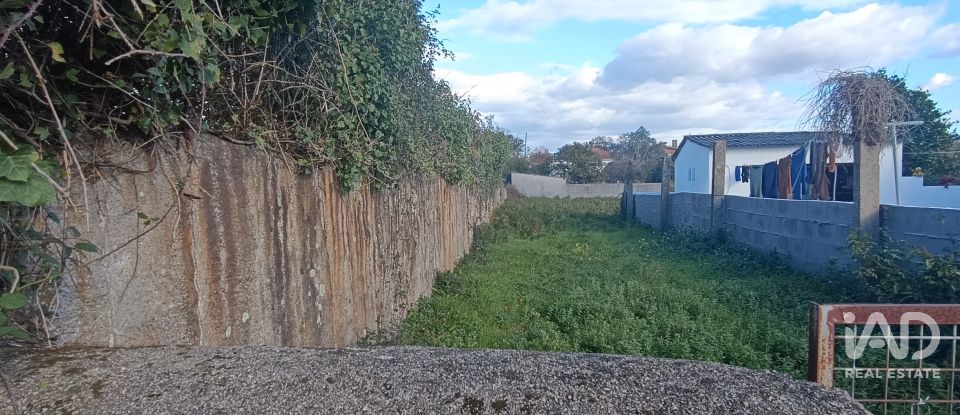 Terreno urbano em Campos e Vila Meã de 878 m²