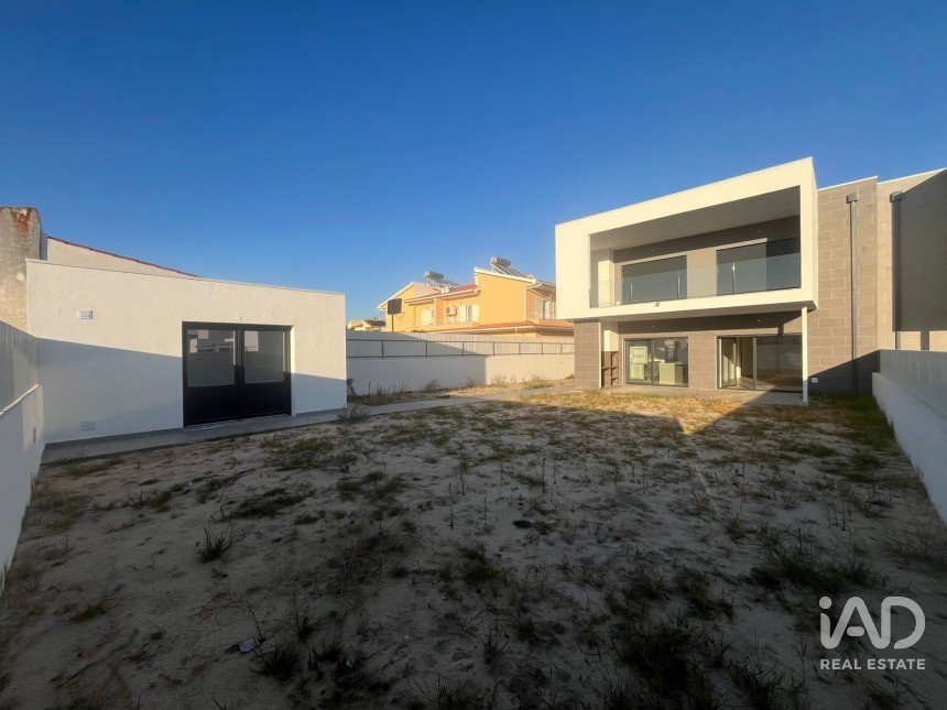 Moradia T4 em Fernão Ferro de 204 m²