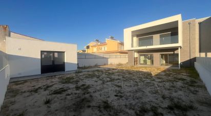 House T4 in Fernão Ferro of 204 m²