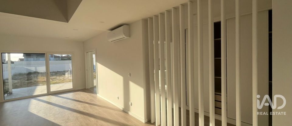 Moradia T4 em Fernão Ferro de 204 m²