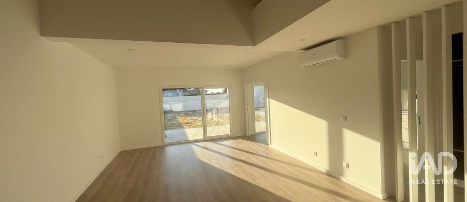 Moradia T4 em Fernão Ferro de 204 m²