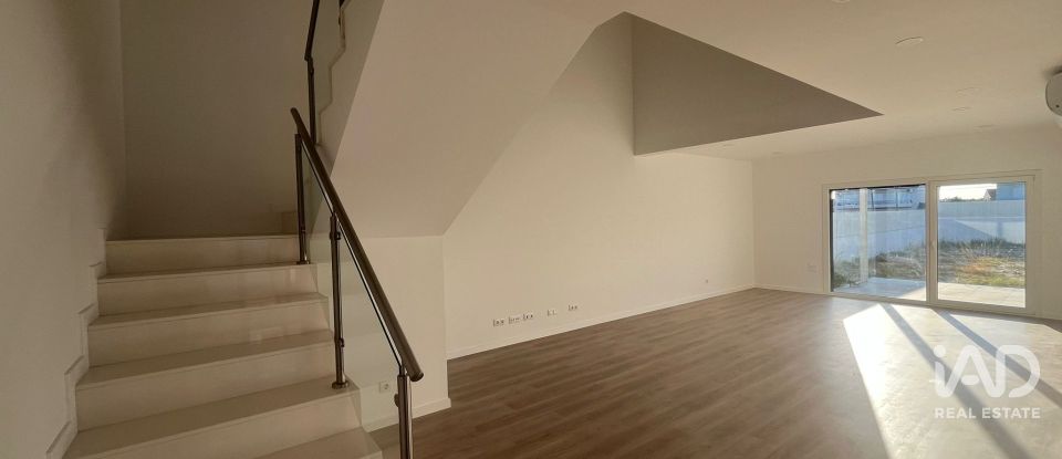 Moradia T4 em Fernão Ferro de 204 m²