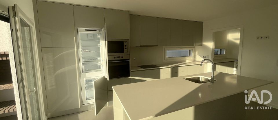 Moradia T4 em Fernão Ferro de 204 m²