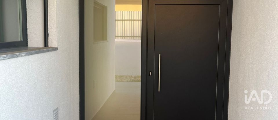 Moradia T4 em Fernão Ferro de 204 m²