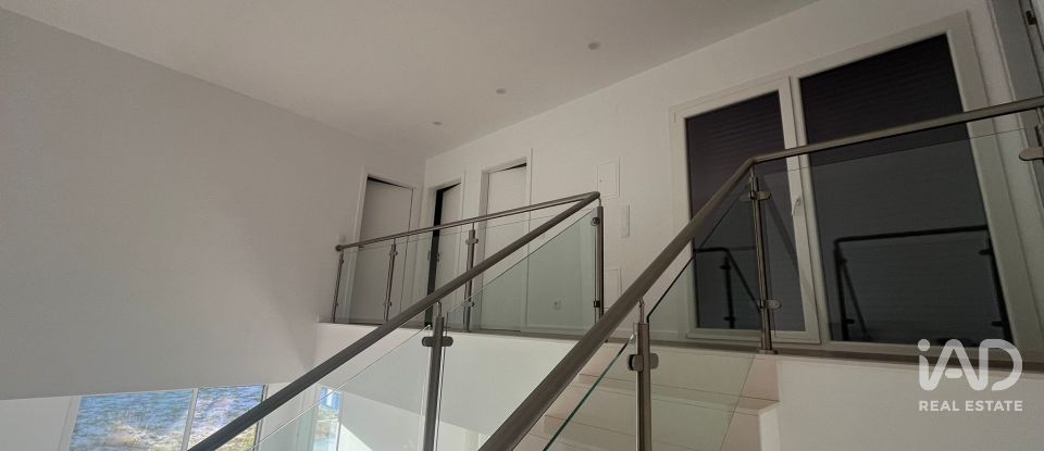 Moradia T4 em Fernão Ferro de 204 m²