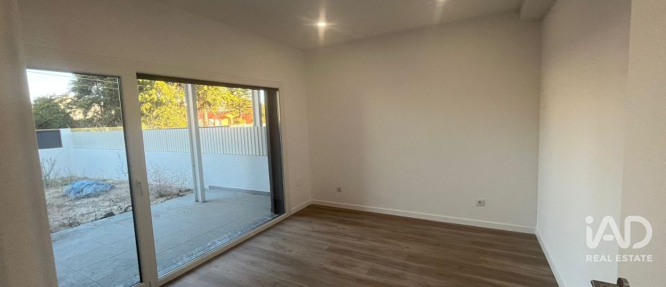 Moradia T4 em Fernão Ferro de 204 m²
