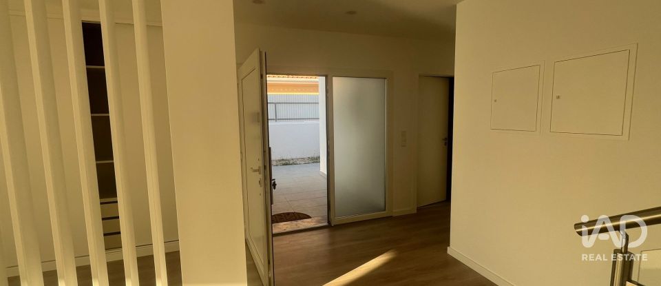Moradia T4 em Fernão Ferro de 204 m²