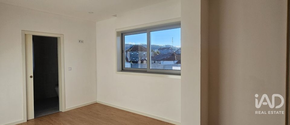 Appartement T3 à Oliveira do Douro de 121 m²