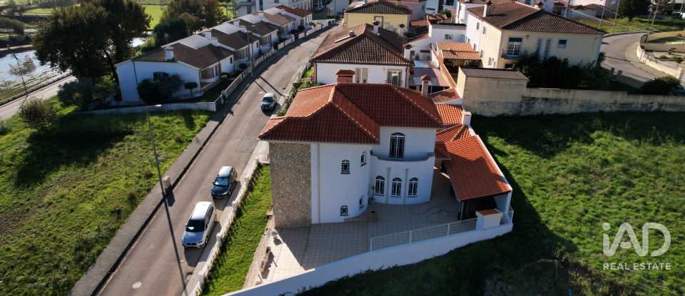 Moradia T4 em Beduído e Veiros de 258 m²