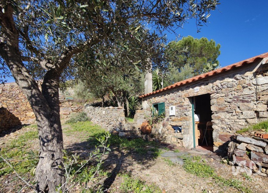 Bâtiment à Penha Garcia de 20 m²