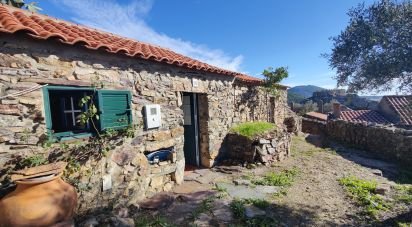 Bâtiment à Penha Garcia de 20 m²
