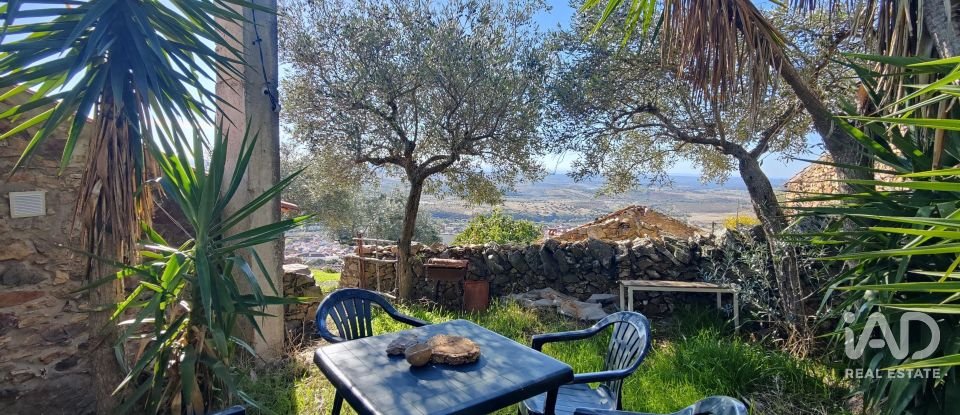 Bâtiment à Penha Garcia de 20 m²