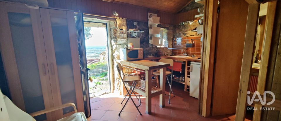 Bâtiment à Penha Garcia de 20 m²