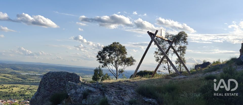 Bâtiment à Penha Garcia de 20 m²